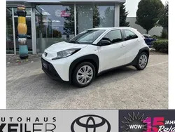 Schneeweiß Neu 2025 Toyota Aygo Business Edition Kleinwagen | 18.360 €