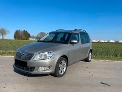 Grau Gebraucht 2014 Skoda Roomster Kombi | 8.250 € (Teuer)