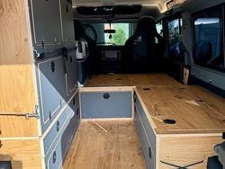 Grau Gebraucht 2025 Land Rover Defender SUV | 41.980 €