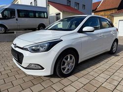 Weiß Gebraucht 2017 Hyundai i20 Classic Limousine | 6.000 € (Fairer Preis)