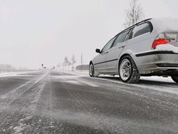 Silber Gebraucht 2003 BMW 320 Kombi | 2.000 € (Teuer)