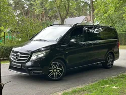 Schwarz Gebraucht 2017 Mercedes V250 AMG Van / Kleinbus | 29.850 €