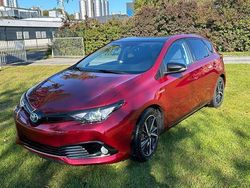 Rot Gebraucht 2018 Toyota Auris Hybrid Comfort Limousine | 13.900 € (Fairer Preis)