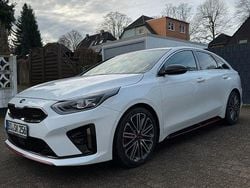 Weiß Gebraucht 2020 Kia ProCeed GT Kleinwagen | 22.400 € (Guter Preis)