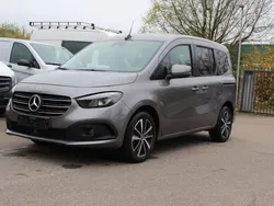 Grau Gebraucht 2023 Mercedes T180 Edition Van / Kleinbus | 27.100 € (Fairer Preis)