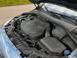 Grau Gebraucht 2017 Volvo V60 CC Kombi | 18.300 € (Guter Preis)