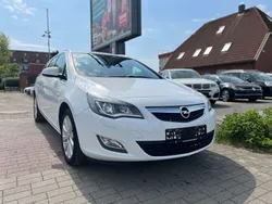 Weiß Gebraucht 2011 Opel Astra Innovation Kombi | 10.990 € (Teuer)