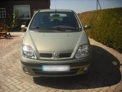 Grau Gebraucht 2002 Renault Scénic Van / Kleinbus | 2.900 € (Teuer)