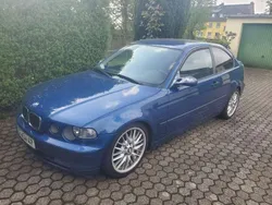 Blau Gebraucht 2001 BMW 316 Compact Kleinwagen | 2.400 € (Fairer Preis)