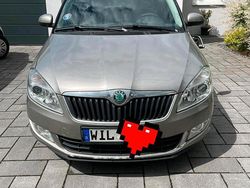 Gelb Gebraucht 2011 Skoda Fabia Kombi | 2.000 €