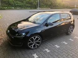 Schwarz Gebraucht 2016 VW Golf VII Highline Limousine | 14.900 € (Fairer Preis)