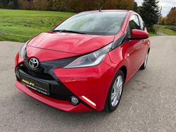 Rot Gebraucht 2015 Toyota Aygo X-wave Kleinwagen | 6.999 € (Fairer Preis)