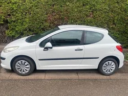 Weiß Gebraucht 2008 Peugeot 207 Tendance Limousine | 2.500 € (Fairer Preis)