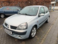 Grau Gebraucht 2002 Renault Clio II Initiale Limousine | 2.299 € (Teuer)