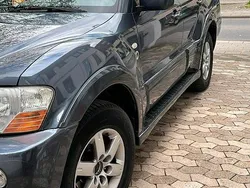 Grau Gebraucht 2006 Mitsubishi Montero SUV | 6.500 €