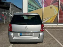 Grau Gebraucht 2009 Opel Zafira Van / Kleinbus | 2.650 € (Guter Preis)