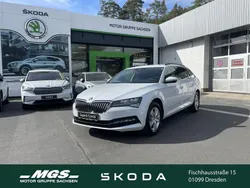 Weiß (moonweiß perleffekt) Gebraucht 2024 Skoda Superb Ambition Kombi | 32.980 € (Superpreis)