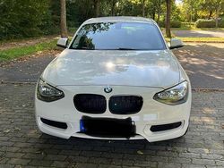 Weiß Gebraucht 2012 BMW 116 Urban Line Kleinwagen | 7.500 € (Fairer Preis)