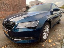 Modra lava/lava blau Gebraucht 2018 Skoda Superb Kombi | 16.990 € (Guter Preis)