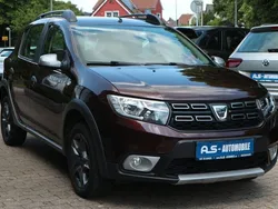 Braun Gebraucht 2017 Dacia Sandero Celebration Kleinwagen | 5.900 € (Guter Preis)