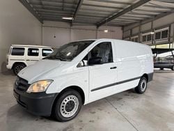 Arktikweiss Gebraucht 2011 Mercedes Vito Van / Kleinbus | 9.200 € (Fairer Preis)