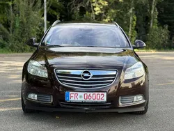 Braun Gebraucht 2011 Opel Insignia Innovation Kombi | 6.200 € (Etwas zu teuer)