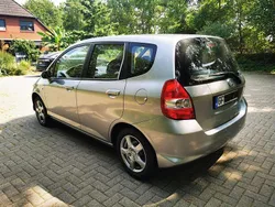 Grau Gebraucht 2008 Honda Jazz Kleinwagen | 1.990 € (Fairer Preis)