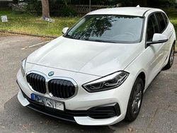 Weiß Gebraucht 2022 BMW 118 Sport Line Kleinwagen | 20.300 € (Guter Preis)