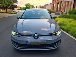 Grau Gebraucht 2022 VW Golf VIII Limousine | 17.900 € (Guter Preis)
