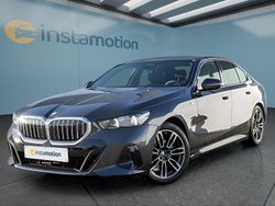 Grau Gebraucht 2024 BMW 520 Limousine | 50.949 € (Fairer Preis)