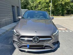 Grau Gebraucht 2023 Mercedes B220 Van / Kleinbus | 36.500 € (Etwas zu teuer)