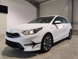 Cassaweiß Neu 2025 Kia Ceed Limousine | 20.190 € (Guter Preis)