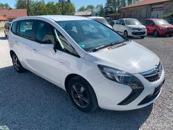 Weiß Gebraucht 2016 Opel Zafira Tourer Selection Van / Kleinbus | 6.950 € (Fairer Preis)