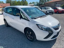 Weiß Gebraucht 2016 Opel Zafira Tourer Selection Van / Kleinbus | 6.950 € (Guter Preis)