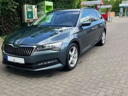 Grau Gebraucht 2020 Skoda Superb Ambition Kombi | 18.750 € (Guter Preis)