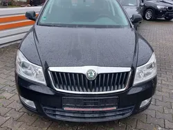 Schwarz Gebraucht 2010 Skoda Octavia Kombi | 3.690 € (Fairer Preis)