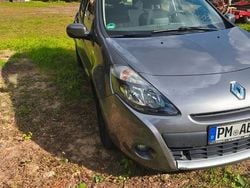 Grau Gebraucht 2012 Renault Clio IV Limousine | 3.777 € (Guter Preis)