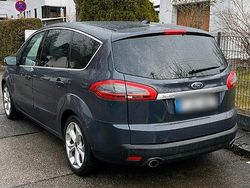 Grau Gebraucht 2011 Ford S-MAX S Van / Kleinbus | 7.700 € (Guter Preis)
