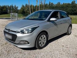 Silber Gebraucht 2017 Hyundai i20 Active Limousine | 8.600 € (Fairer Preis)