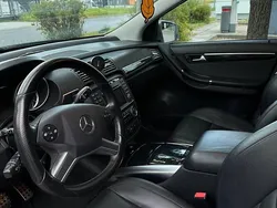 Grau Gebraucht 2011 Mercedes R500 Van / Kleinbus | 20.000 €