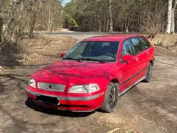 Rot Gebraucht 1998 Volvo V40 Kombi | 1.600 € (Guter Preis)
