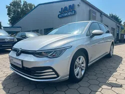 Silber Gebraucht 2022 VW Golf VIII Life Kombi | 15.190 € (Etwas zu teuer)