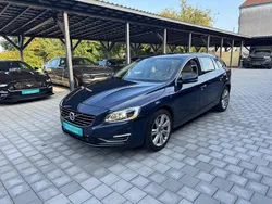 Blau Gebraucht 2015 Volvo V60 Summum Kombi | 11.000 € (Fairer Preis)