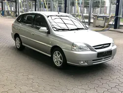Cool silver Gebraucht 2004 Kia Rio Kombi | 3.888 € (Teuer)