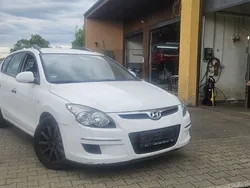 Weiß Gebraucht 2009 Hyundai i30 Edition+ Kombi | 2.000 € (Guter Preis)