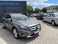 Grau Gebraucht 2016 Mercedes GLA200 SUV | 13.800 € (Fairer Preis)