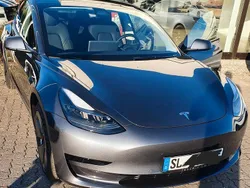 Grau Gebraucht 2021 Tesla Model 3 Standard Range Limousine | 27.500 € (Fairer Preis)