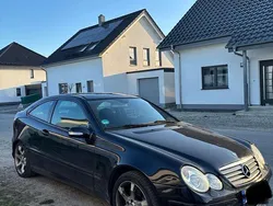 Schwarz Gebraucht 2006 Mercedes C220 Coupé | 2.000 € (Fairer Preis)