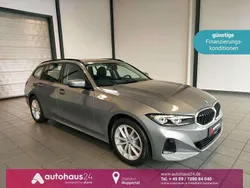 Grau Gebraucht 2023 BMW 320 Shadowline Kombi | 35.990 € (Fairer Preis)