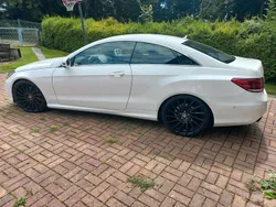 Weiß Gebraucht 2013 Mercedes E200 AMG line Coupé | 19.999 €